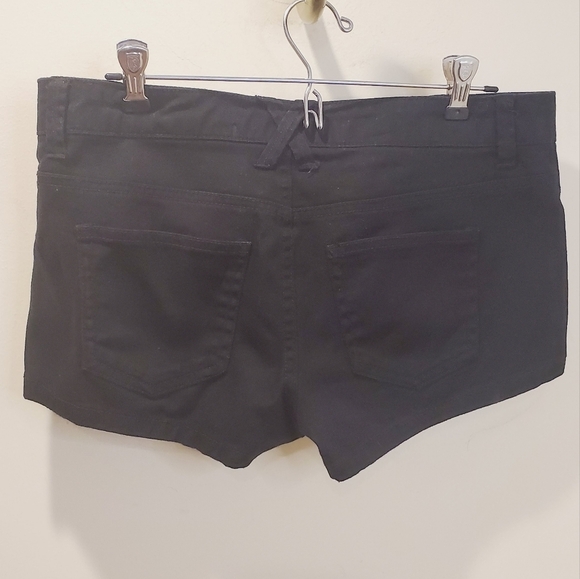 21 Denim Women's black denim short size 27 - Picture 6 of 8